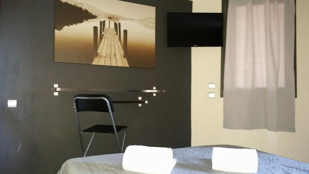 Hotel Paradise Vitrolles  Bilik gambar