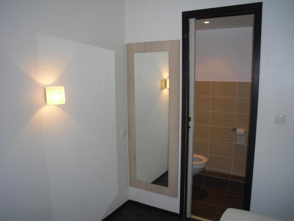 Hotel Paradise Vitrolles  Bilik gambar
